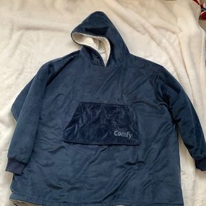 size 12 : color is a dark blue and is big and comfy !